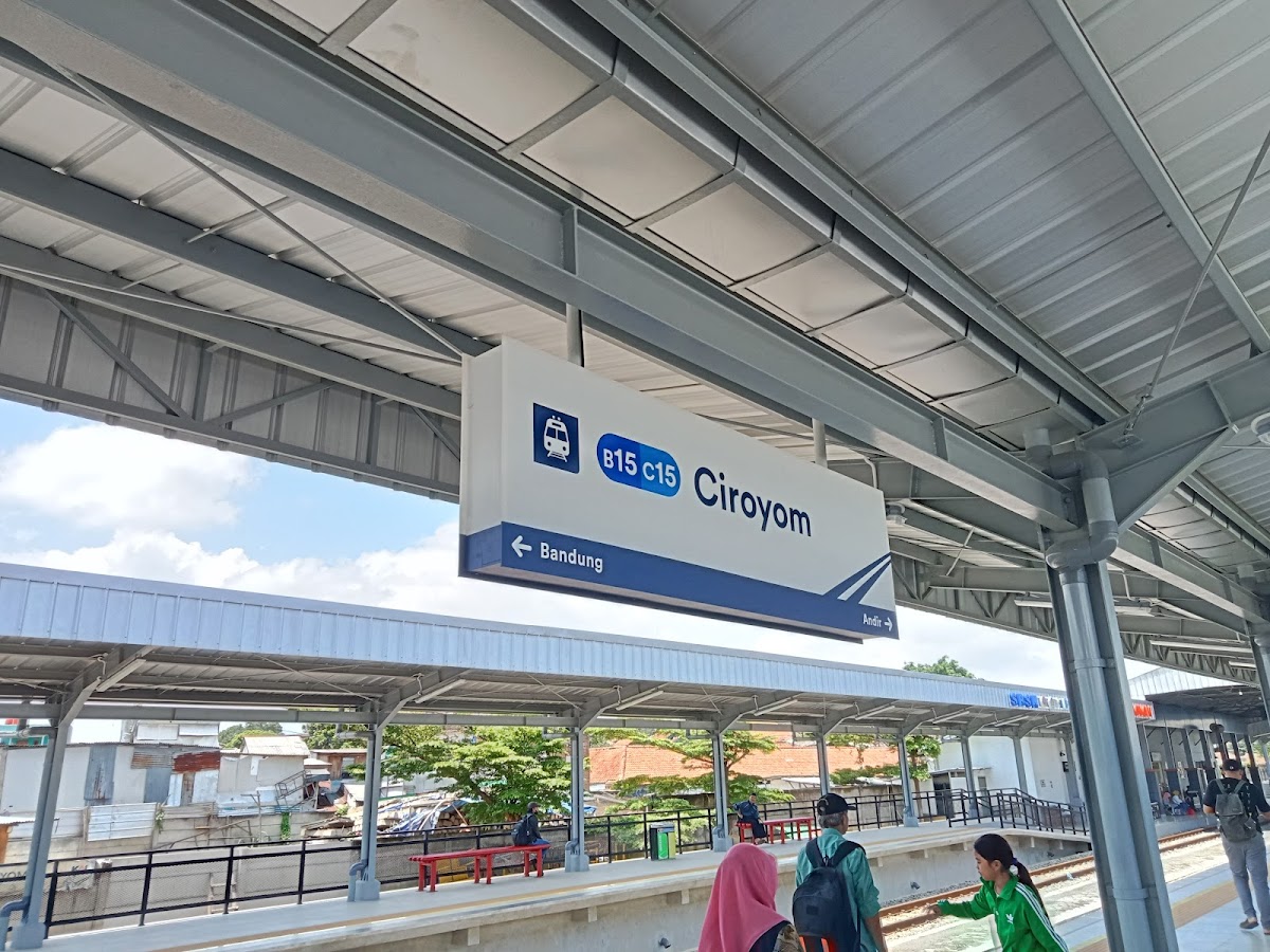 Ciroyom railway station