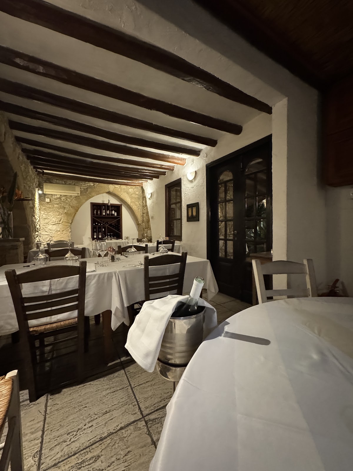 Old Town Restaurant, Polis