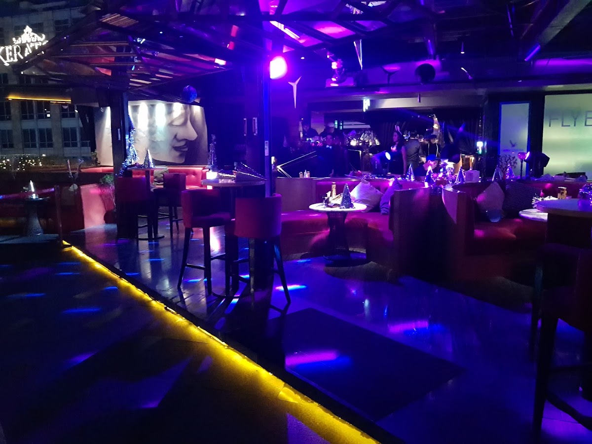 Cloud Lounge Jakarta (Rooftop)