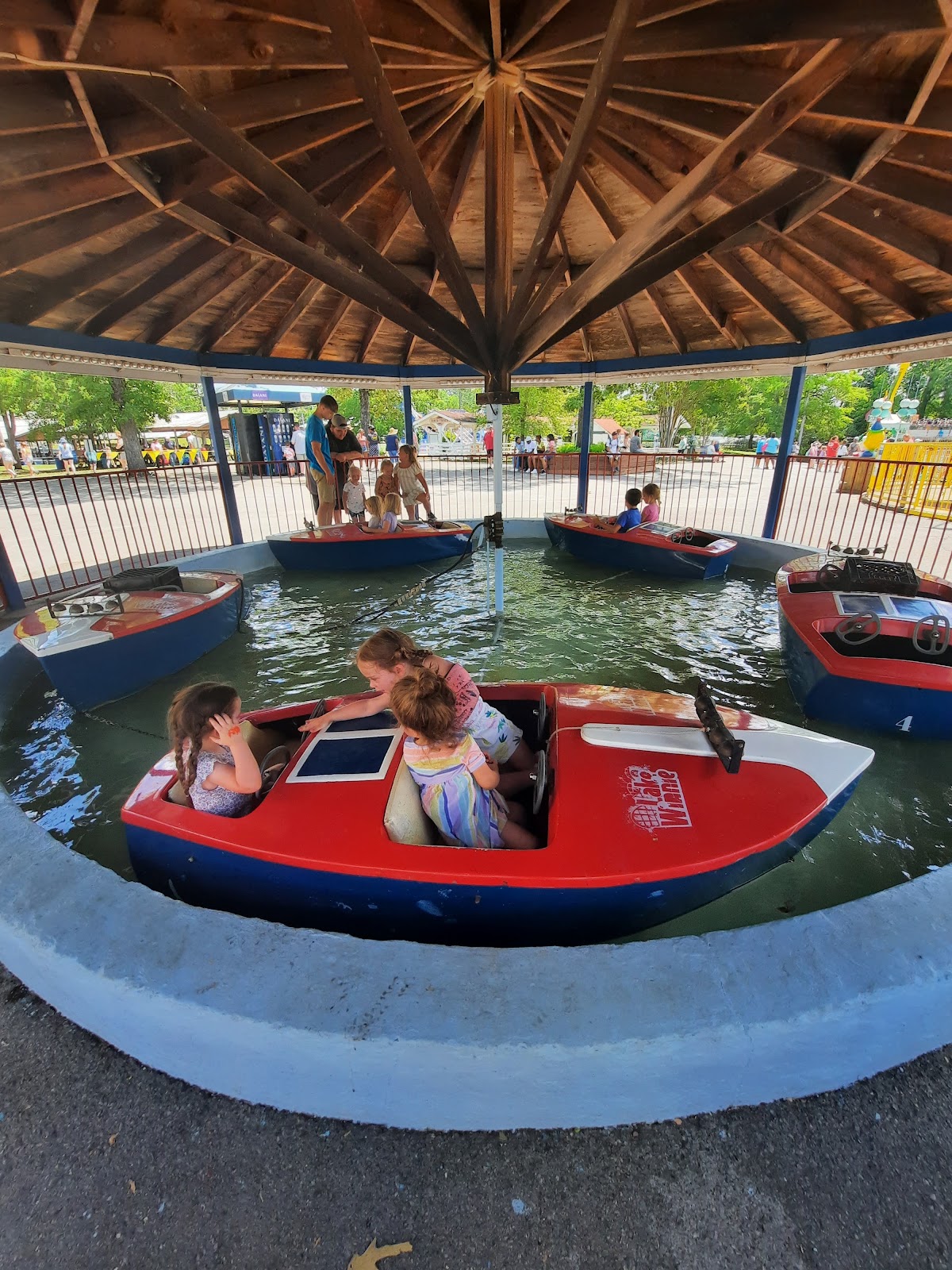 Lake Winnepesaukah Amusement Park