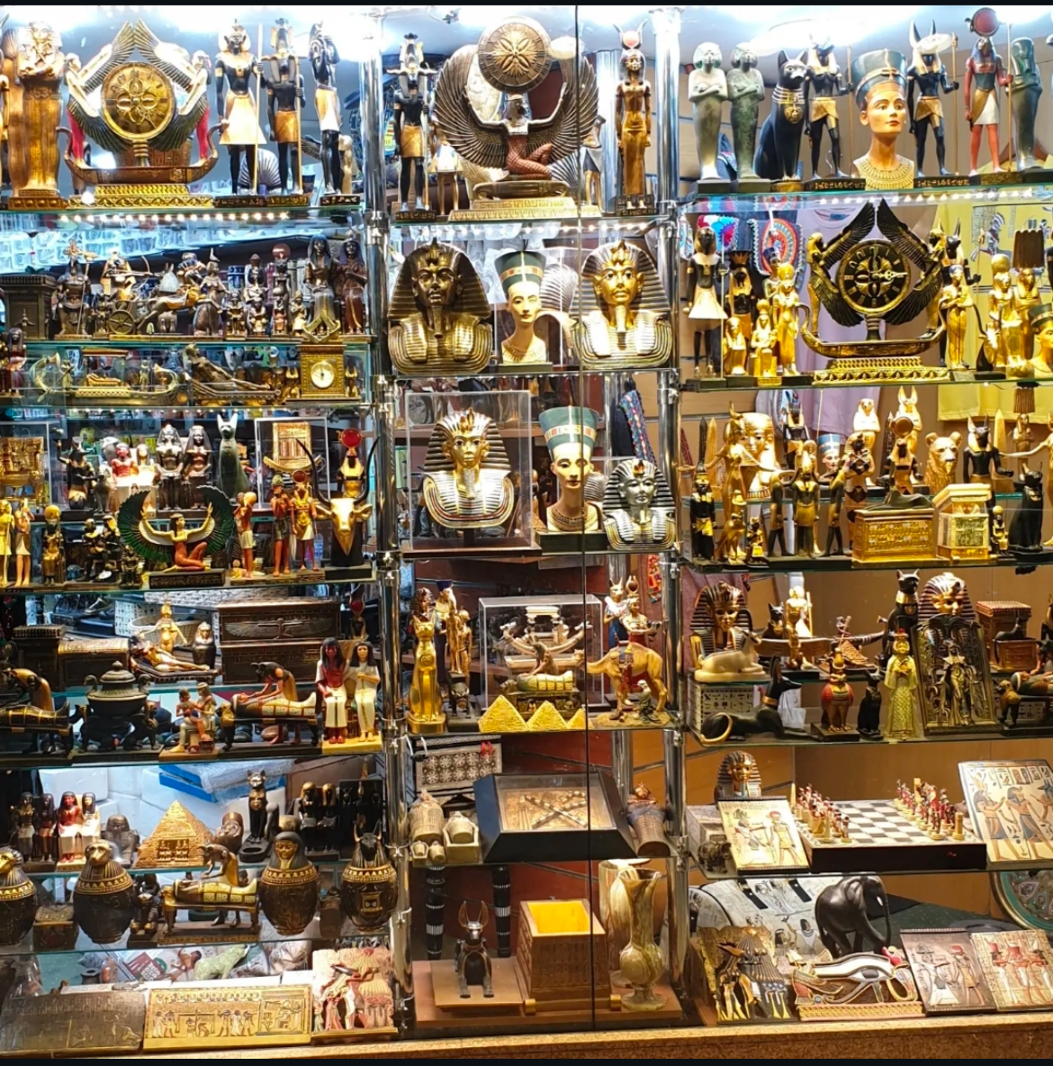 Bazaar khan El Khalili gift shop