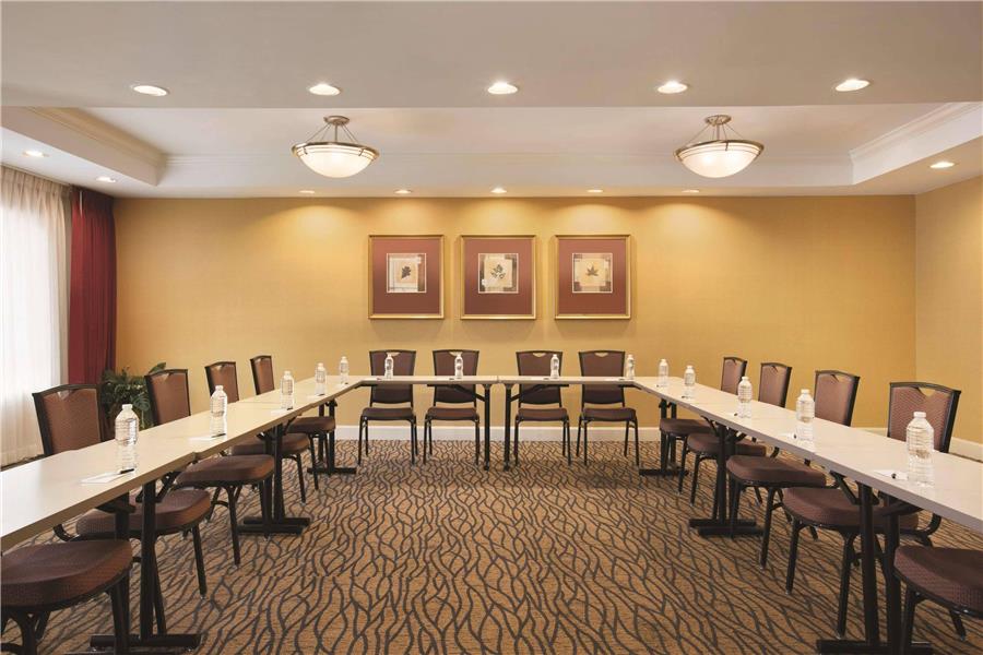 Country Inn & Suites By Radisson, Atlanta Airport North, GA