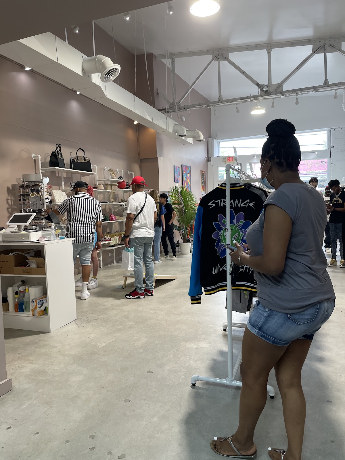 THE PINK ZEBRA BOUTIQUE + SOCIAL