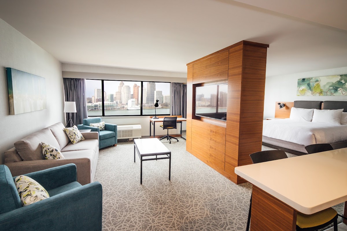 DoubleTree by Hilton Windsor Hotel & Suites