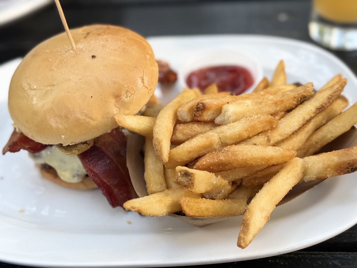 Cypress Street Pint & Plate