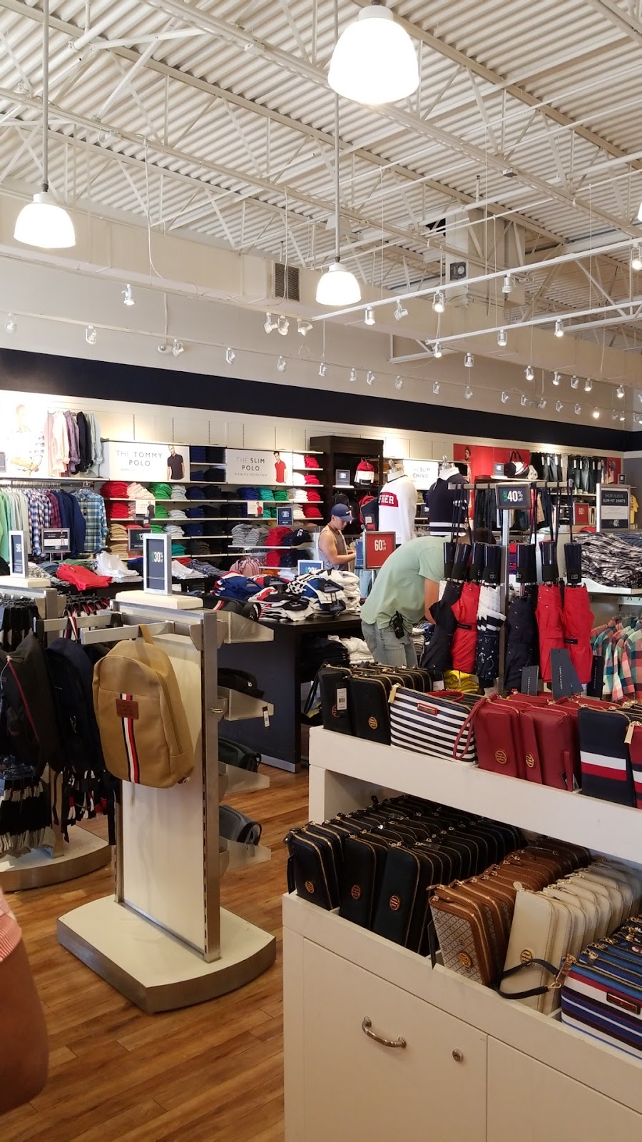 Tanger Outlets Commerce