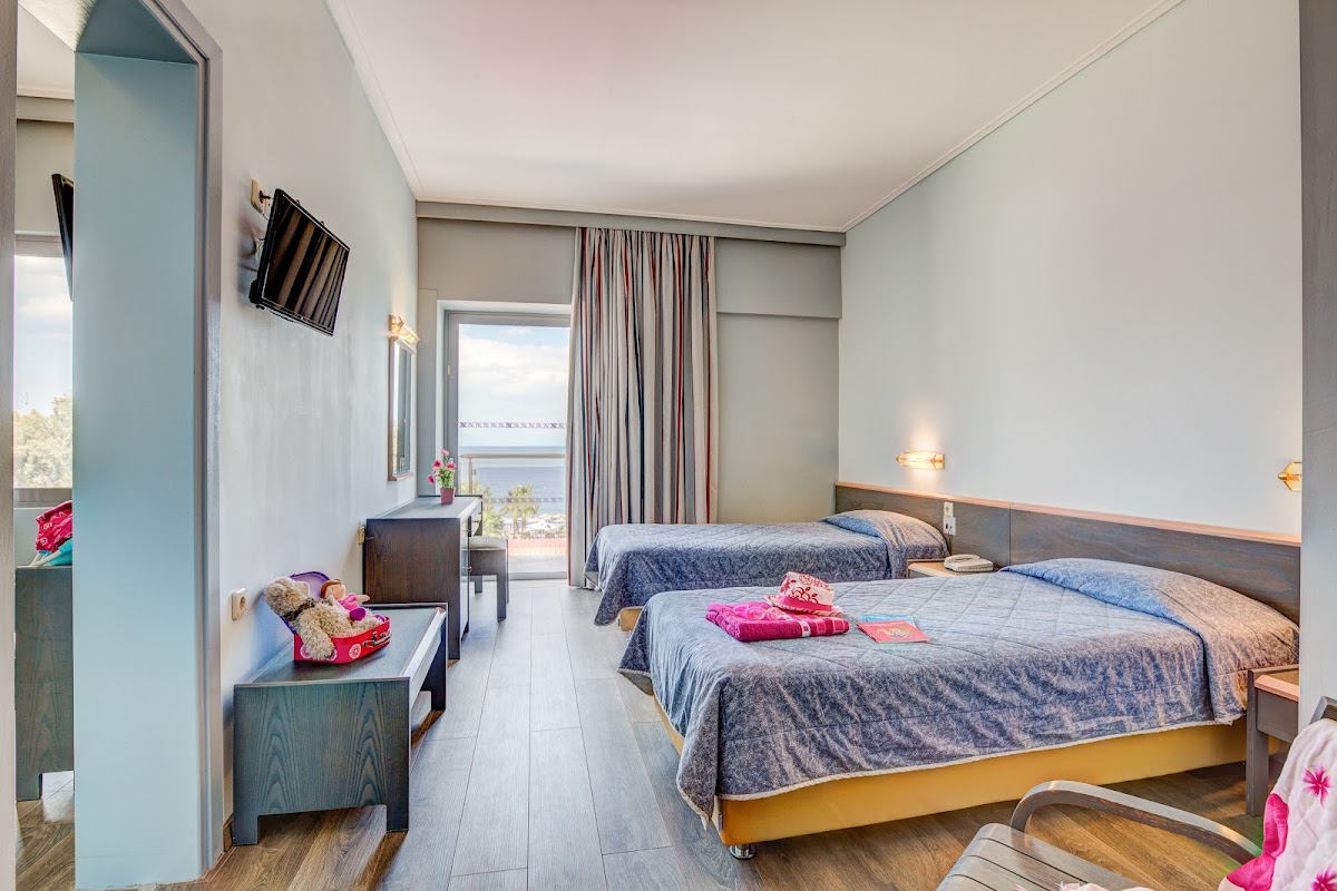 Golden Coast Hotel & Resort