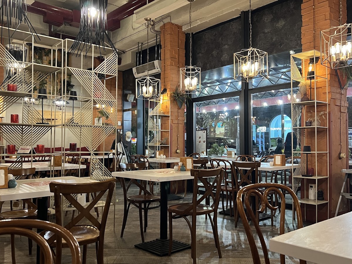 Karas Restaurant