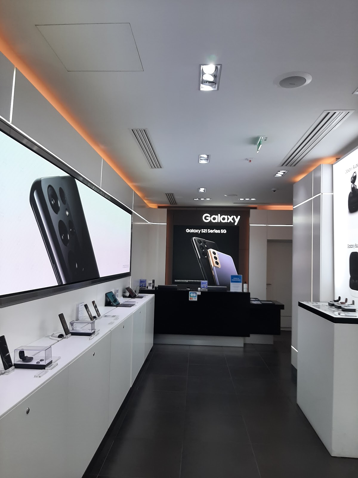 Samsung Experience Store Madeleine