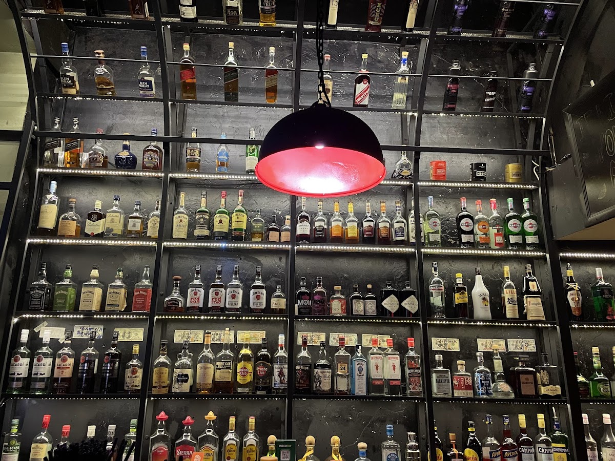 Friends Bar Club