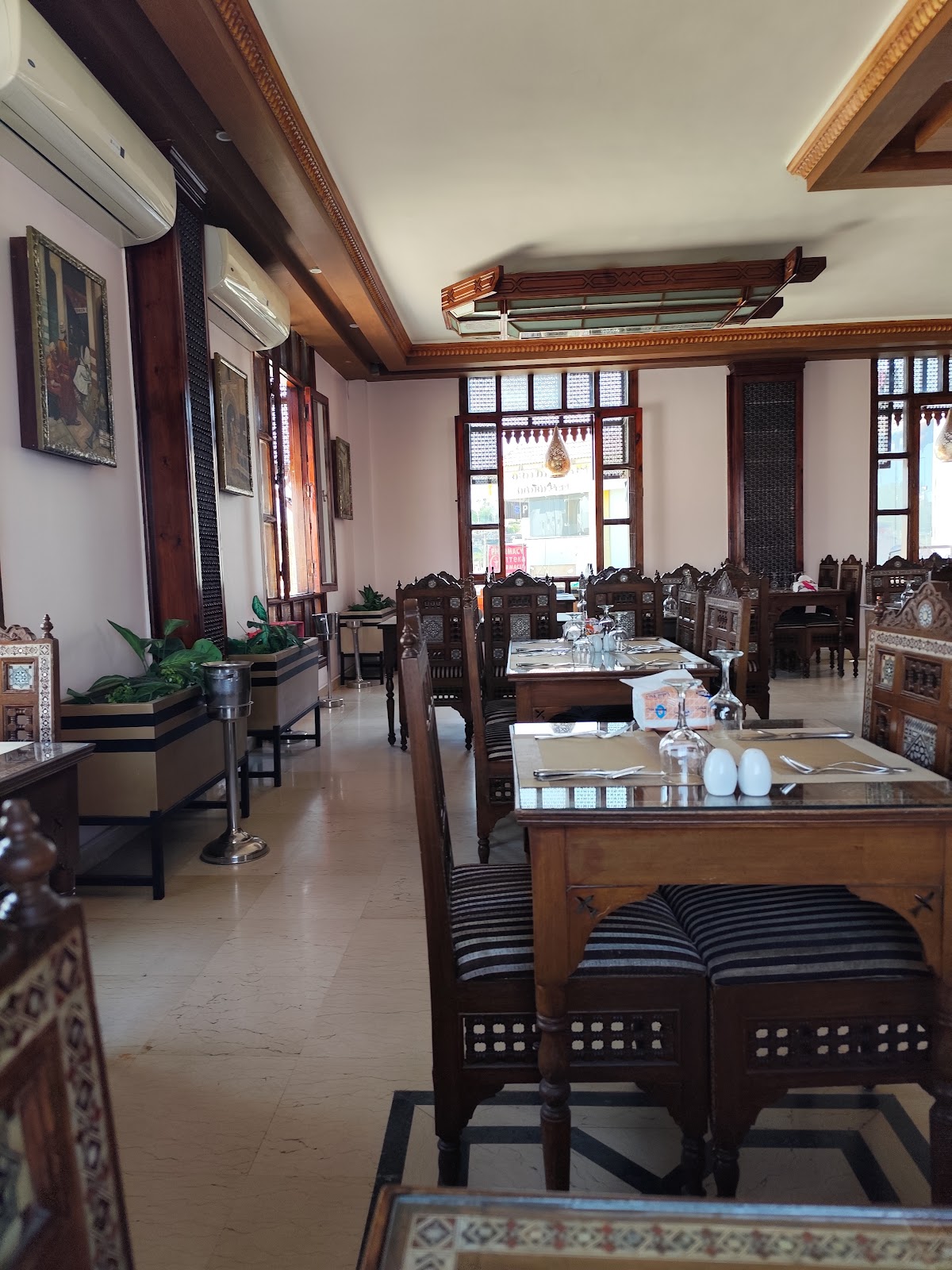 Dananeer Restaurant Sea Food & Steak House