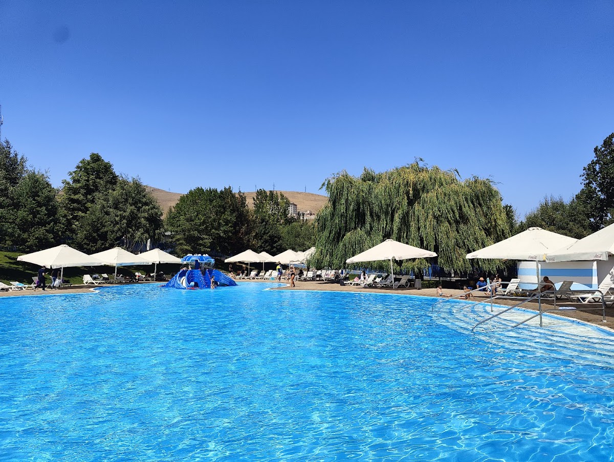 Harsnaqar Hotel Complex & Water World