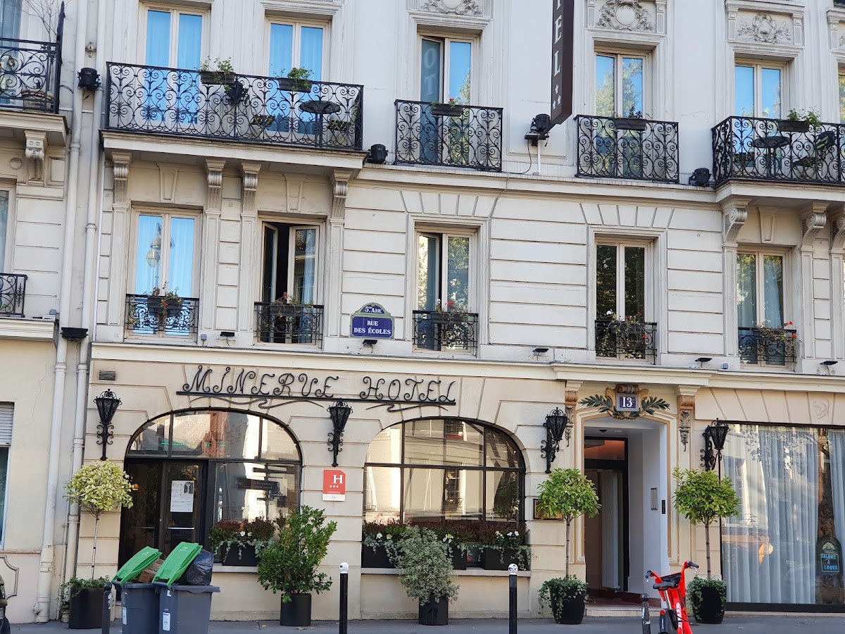 Familia Hôtel