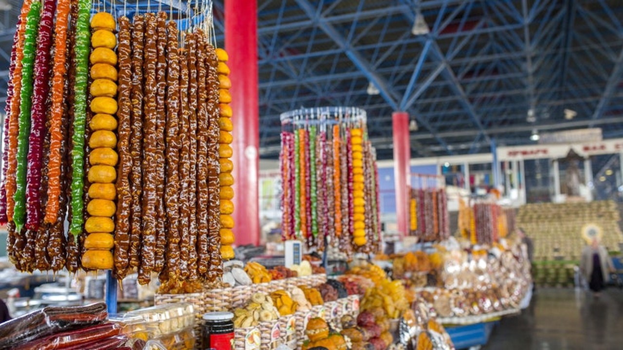 Cheese and dried fruit